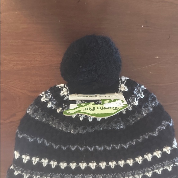 NWT Brand new, never worn Turtle Fur black, gray&white fleece lined pom pom hat - Picture 4 of 7